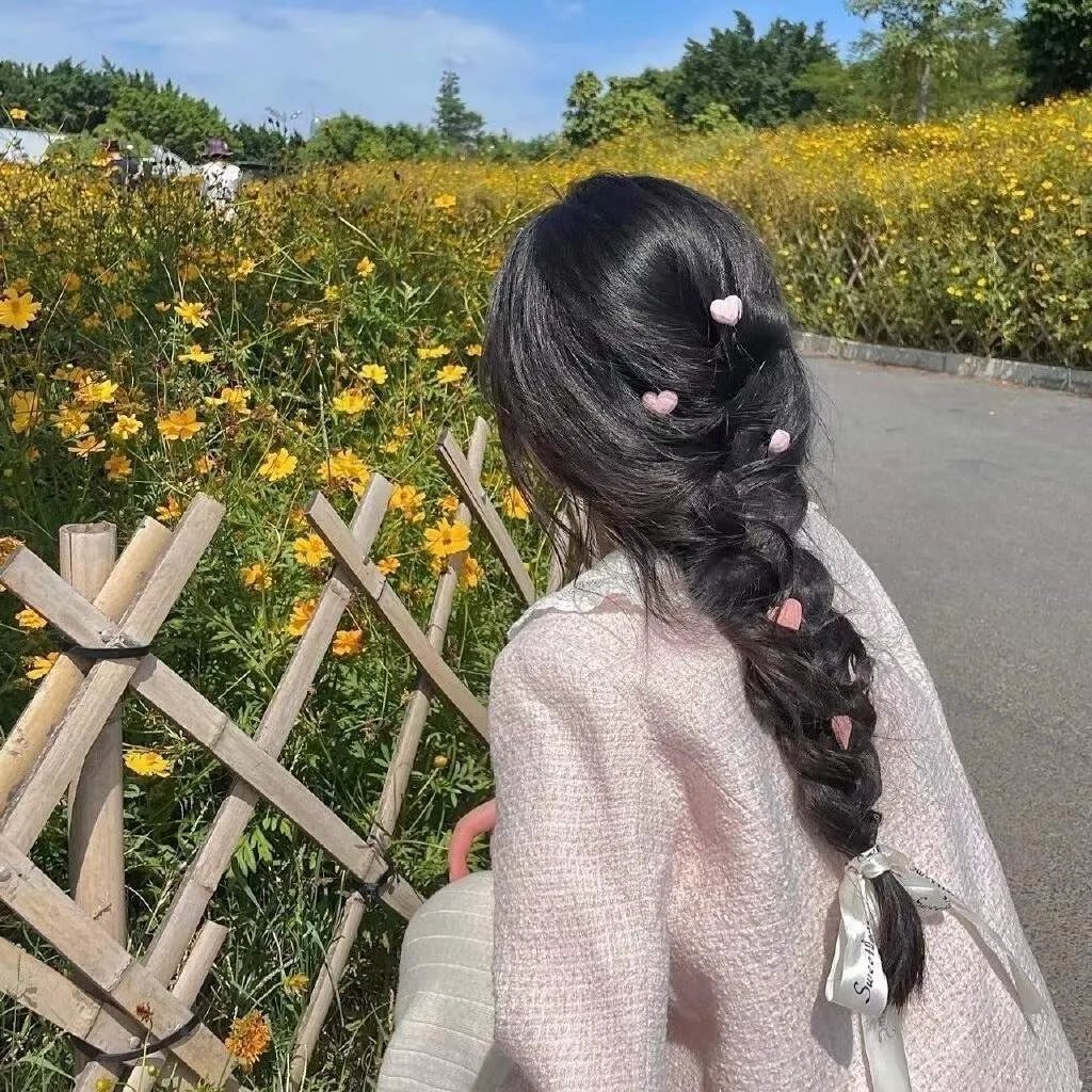 靠近